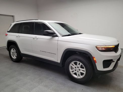 Used 2023 Jeep Grand Cherokee Laredo RWD image 11