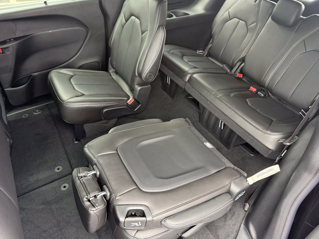 New 2027 Chrysler Pacifica Select w/ Family Tech Group FWD image 34