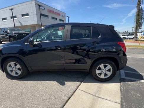 Used 2021 Chevrolet Trax LS w/ Tint and Cruise Package image 5