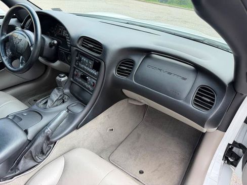 Used 1998 Chevrolet Corvette Coupe RWD image 15