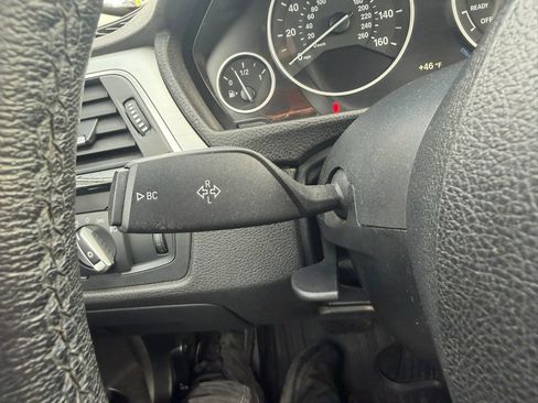 Used 2018 BMW 320i xDrive Sedan w/ Convenience Package image 16