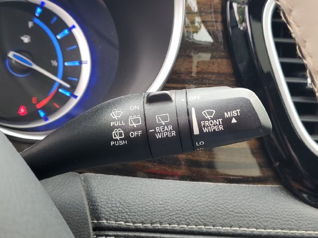 Used 2021 Chrysler Pacifica Limited w/ Uconnect Theater Family Group FWD image 24