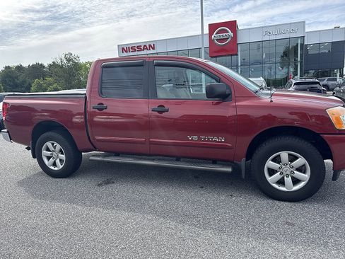 Used 2014 Nissan Titan SV w/ SV Value Truck Package AWD/4WD image 2