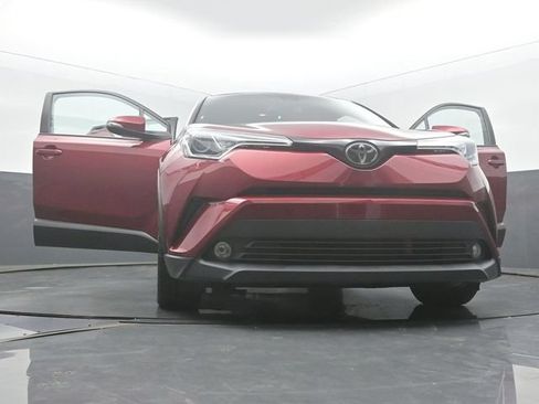Used 2018 Toyota C-HR XLE FWD image 54