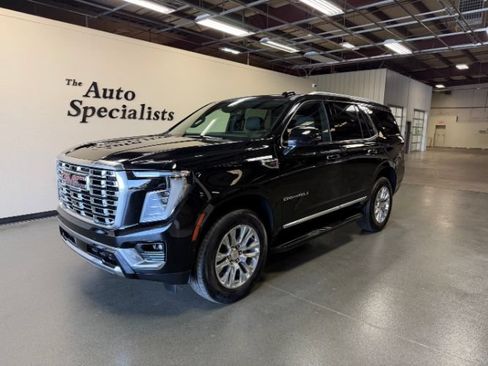 Used 2025 GMC Yukon Denali AWD/4WD image 1