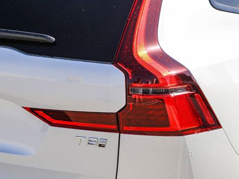 New 2026 Volvo XC60 T8 Plus w/ Protection Package Premier AWD/4WD image 9