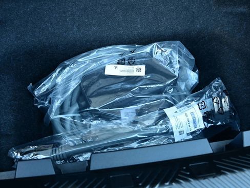 Used 2025 BMW i5 eDrive40i w/ Premium Package RWD image 31