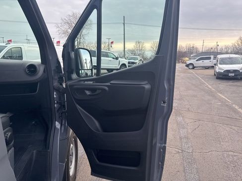 Used 2022 Mercedes-Benz Sprinter 2500 image 28