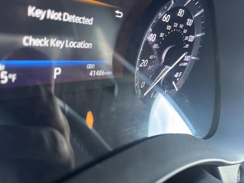 Used 2021 Toyota Highlander XLE image 19