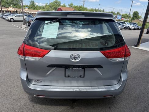 Used 2011 Toyota Sienna FWD image 9