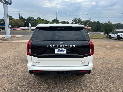 New 2025 Ford Expedition Active image 4