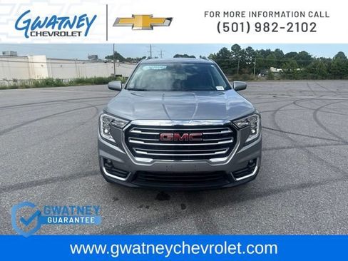 Used 2024 GMC Terrain SLT AWD/4WD image 2