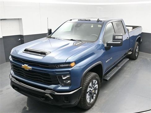 Used 2024 Chevrolet Silverado 2500 Custom w/ Custom Value Package image 32