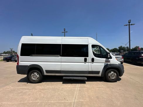 Used 2016 RAM ProMaster 2500 w/ Premium Appearance Group FWD image 4