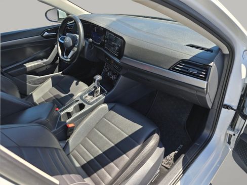 Used 2024 Volkswagen Jetta SE FWD image 28