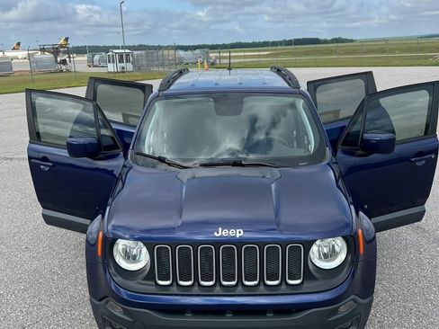 Used 2018 Jeep Renegade Latitude FWD image 18