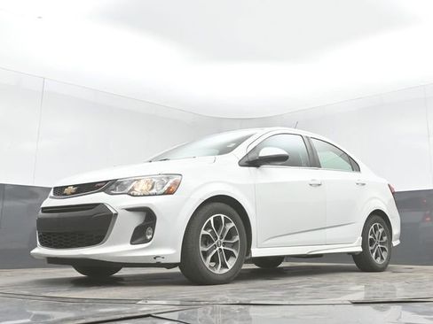 Used 2017 Chevrolet Sonic LT w/ Convenience Package FWD image 29