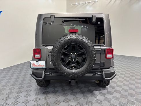Used 2016 Jeep Wrangler Unlimited Sahara AWD/4WD image 5