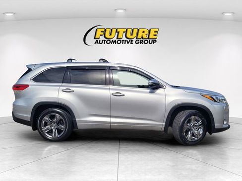 Used 2018 Toyota Highlander Limited Platinum AWD/4WD image 3