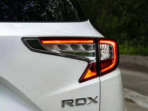 Used 2025 Acura RDX SH-AWD w/ Technology Package image 13