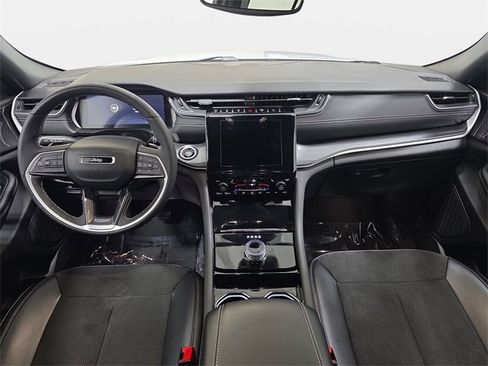 Used 2023 Jeep Grand Cherokee Altitude image 10