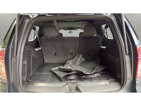 Used 2022 Chevrolet Suburban Z71 w/ Luxury Package AWD/4WD image 18