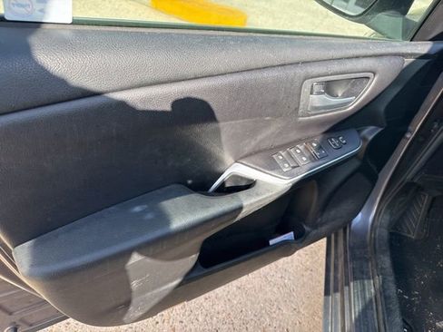Used 2017 Toyota Camry SE image 18