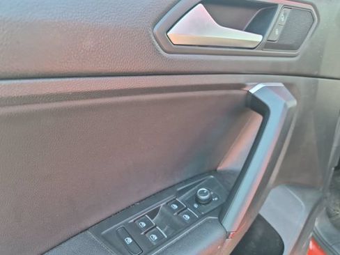 Used 2019 Volkswagen Tiguan SE w/ Panoramic Sunroof Package AWD/4WD image 10