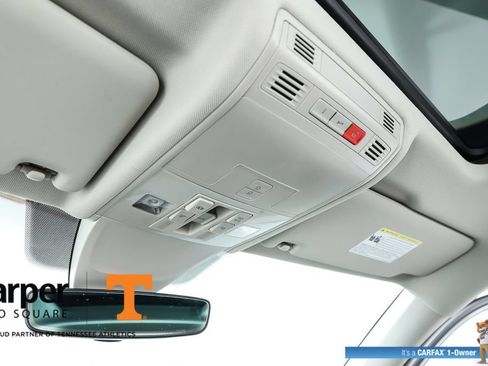 Used 2024 Volkswagen Tiguan SE w/ Panoramic Sunroof Package FWD image 26