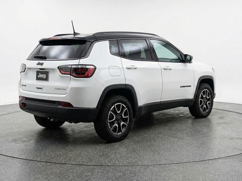 Used 2025 Jeep Compass Trailhawk image 9