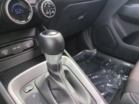 Used 2025 Hyundai Venue SEL FWD image 19
