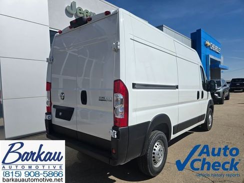 Used 2024 RAM ProMaster 2500 w/ Convenience Group image 4
