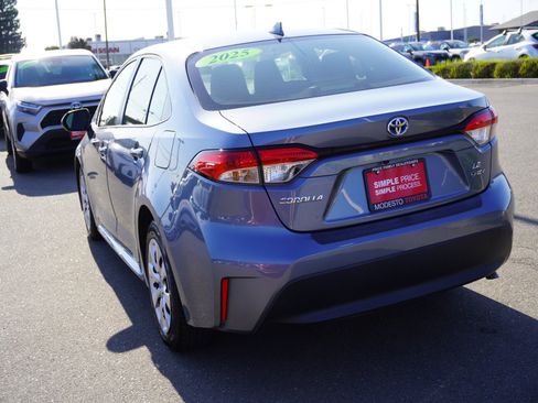 Used 2025 Toyota Corolla LE w/ Convenience Package FWD image 8