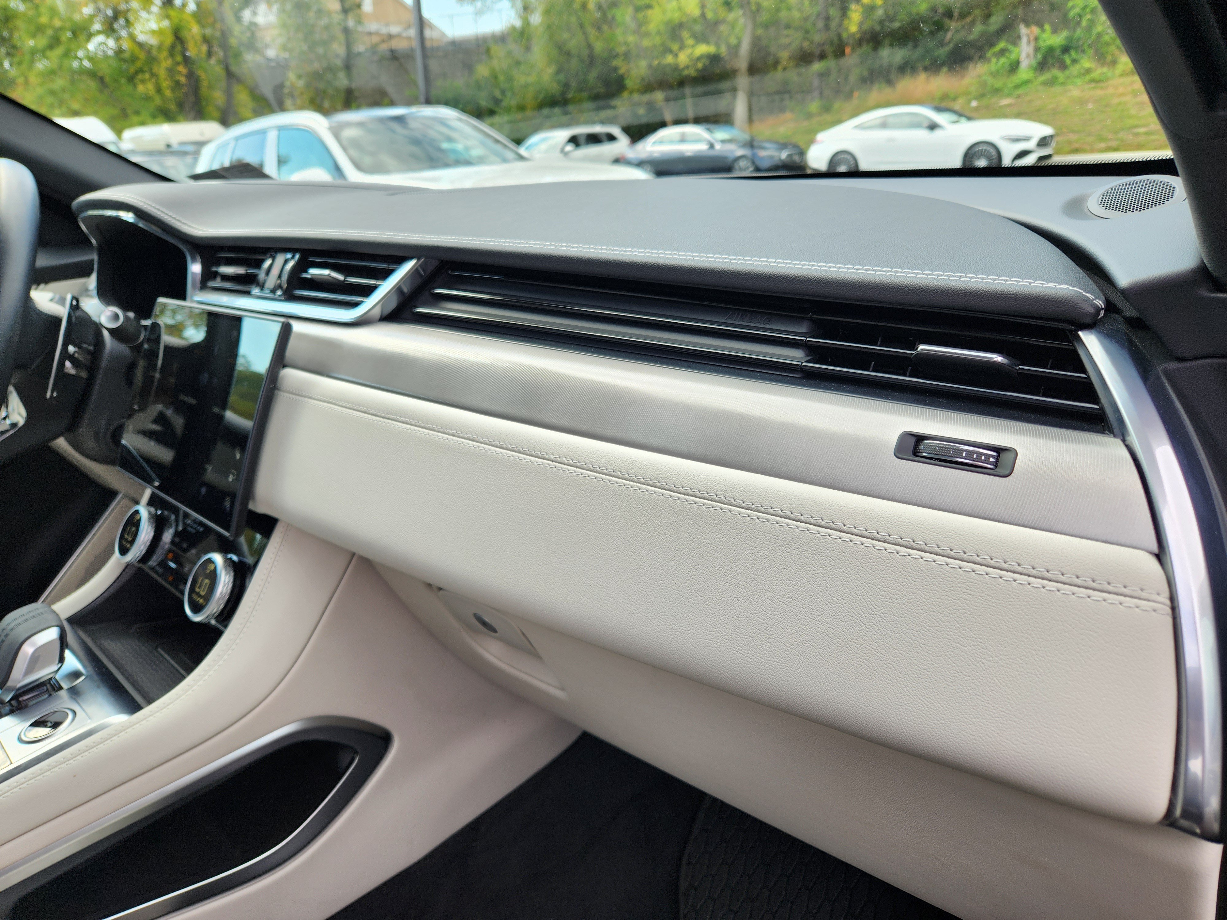 Certified 2026 Jaguar F-PACE R-Dynamic S AWD/4WD image 17
