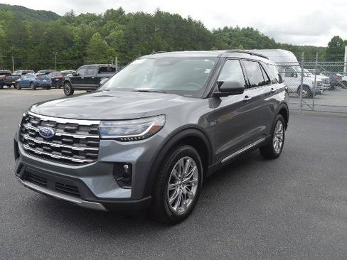 Certified 2025 Ford Explorer Active w/ Active Comfort Package AWD/4WD image 2