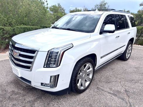 Used 2017 Cadillac Escalade Premium Luxury AWD/4WD image 5