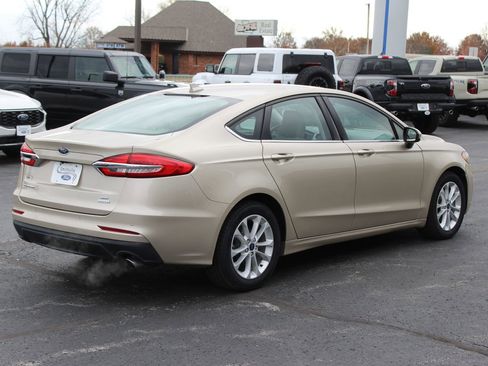 Used 2019 Ford Fusion SE image 5