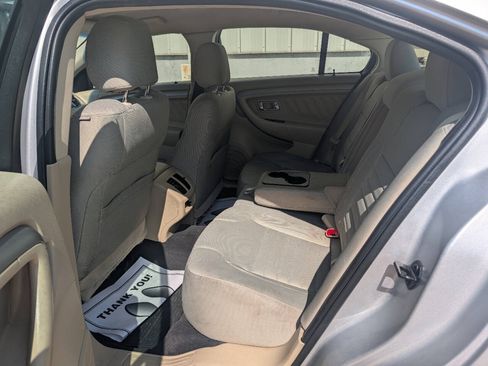 Used 2019 Ford Taurus SE FWD image 4