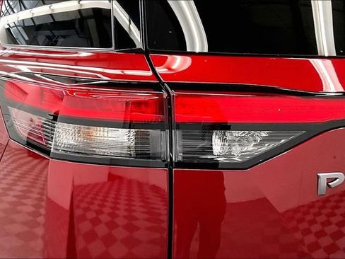 New 2026 Nissan Pathfinder Platinum image 18