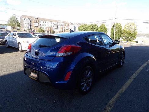 Used 2017 Hyundai Veloster FWD image 6