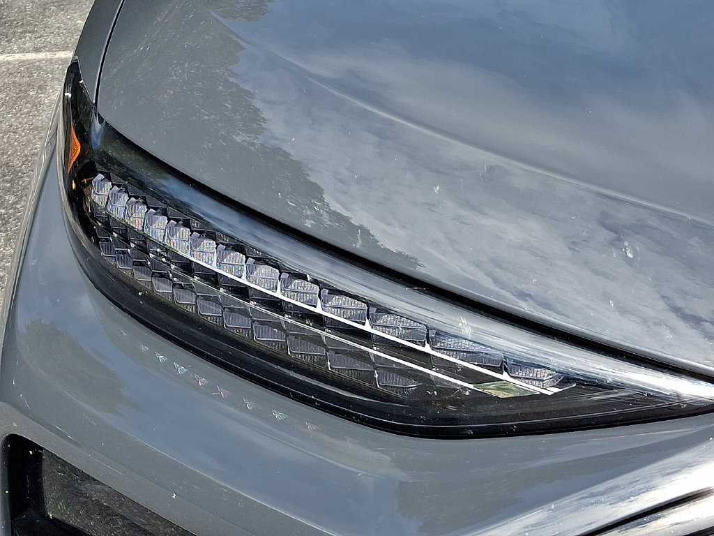 Certified 2025 Audi SQ6 e-tron Prestige AWD/4WD image 4