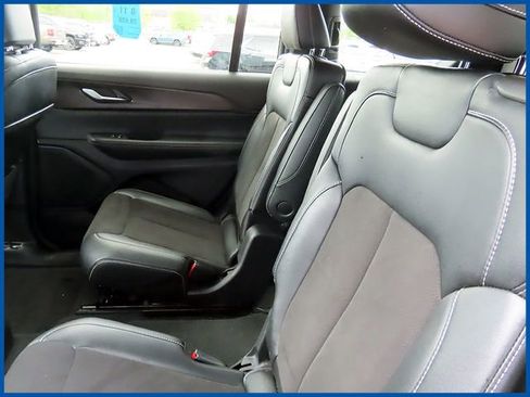 Used 2023 Jeep Grand Cherokee L Laredo AWD/4WD image 10
