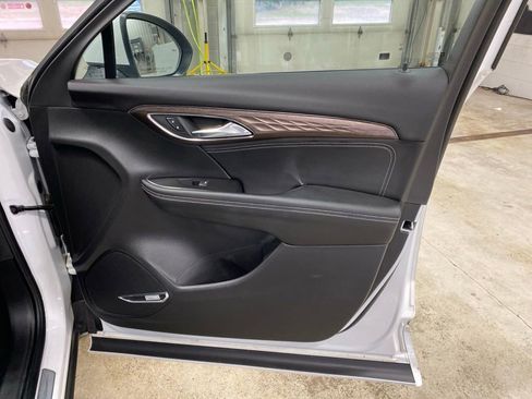 Used 2023 Buick Envision Avenir AWD/4WD image 23