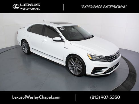 Used 2019 Volkswagen Passat 2.0T SE R-Line FWD image 2