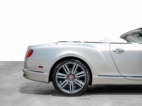 Used 2017 Bentley Continental GT image 25