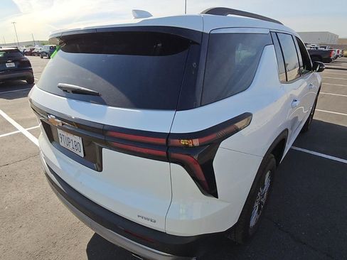 Used 2025 Chevrolet Traverse LT AWD/4WD image 3