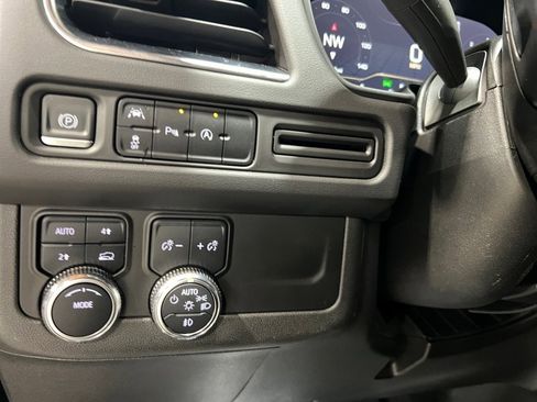 Used 2023 GMC Yukon XL SLT image 41