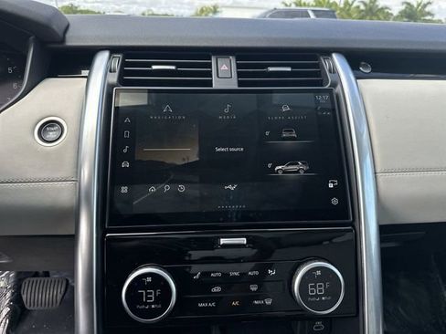 Used 2025 Land Rover Discovery S image 25