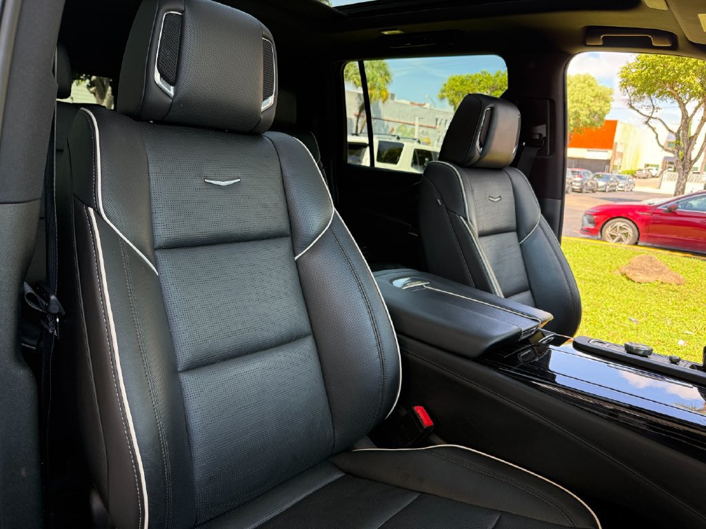 Used 2022 Cadillac Escalade ESV Sport RWD image 21