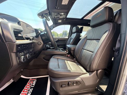 Used 2025 Chevrolet Tahoe High Country AWD/4WD image 23